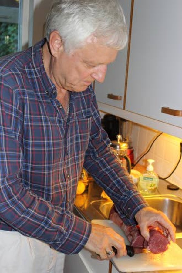 Peter Fryckman leikkaa pihvit aina kokonaisesta naudan sisäfileestä.