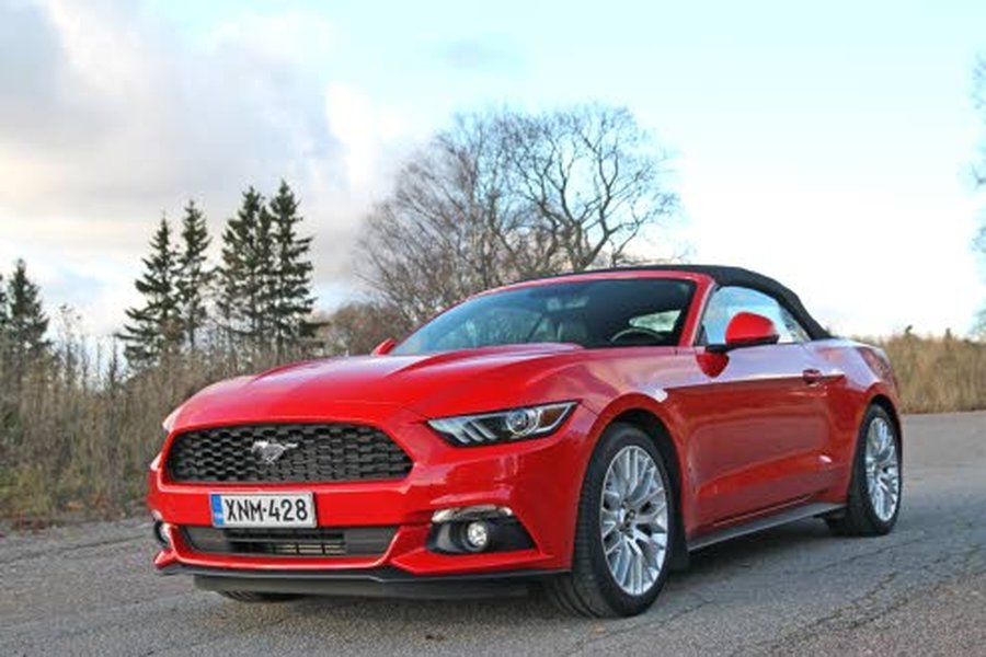 Mustangeja on tuotu Suomeen myös aikaisemmin, mutta mallin virallista rantautumista Eurooppaan on jouduttu odottelemaan pitkään.