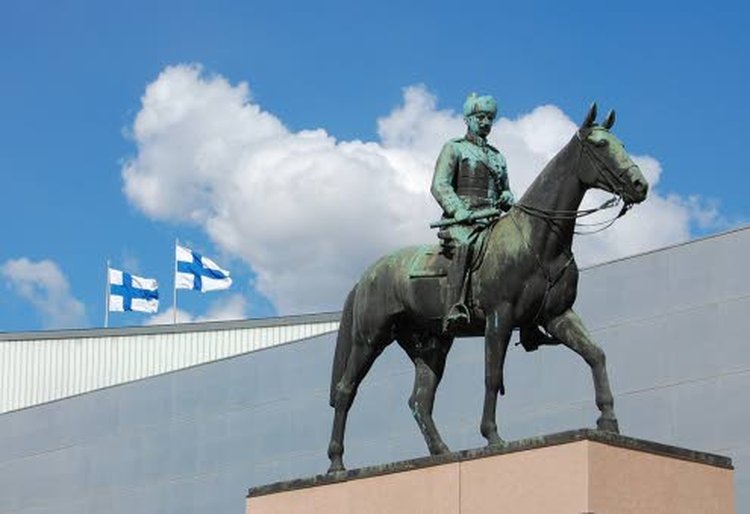 Marsalkka Mannerheimin ratsastajapatsas Helsingissä on kuvanveistäjä Aimo Tukiaisen veistämä monumentti, jossa Suomen marsalkka Carl Gustaf Emil Mannerheim istuu hevosensa selässä. Se sijaitsee marsalkan nimikkokadulla Mannerheimintiellä Helsingissä.