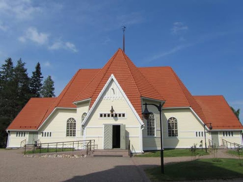 Haukiputaan vuonna 1762 rakennettu kirkko on kuuluisa lukuisista maalauksistaan.