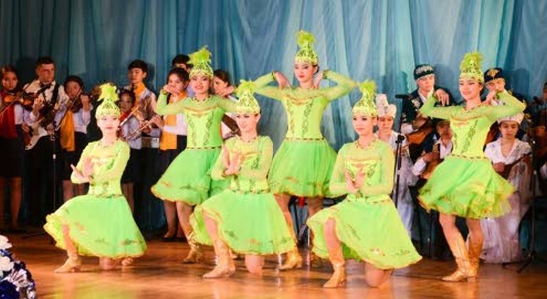 Yksi festivaalin kansantanssiryhmä on Kazakstanista.