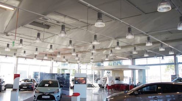 Array Lighting -valaisimet ovat käytössä Rinta-Joupin Autoliikkeissä.
