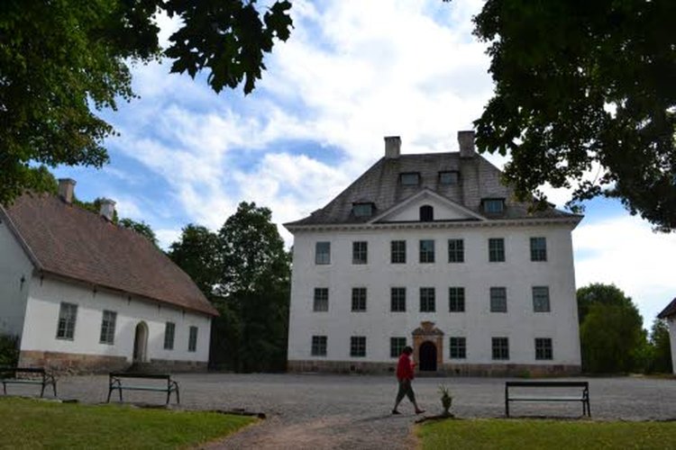 Marsalkka Mannerheimin syntymäkoti, Amiraali Herman Flemingin 1600-luvulla rakennuttama Louhisaaren kartanolinna henkii Ruotsin suurvalta-ajan loistoa.