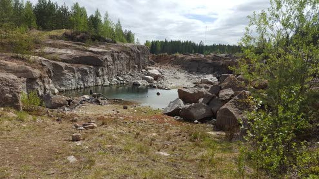 Jaloberyllikaivos sijaitsee Luumäellä Etelä-Karjalassa. Se on avolouhos.