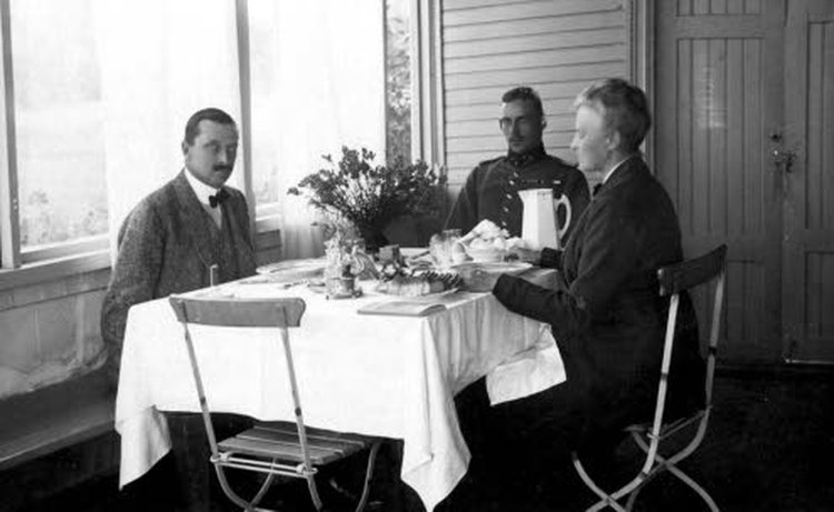 Suomen marsalkka Carl Gusfaf Mannerheim viihtyi Runnilla terveyttään hoitamassa ja virkistäytymässä luonnon helmassa. Kulinaristina hän oli ihastunut myös Runnin kylpylän ravintolan tarjontaan.
