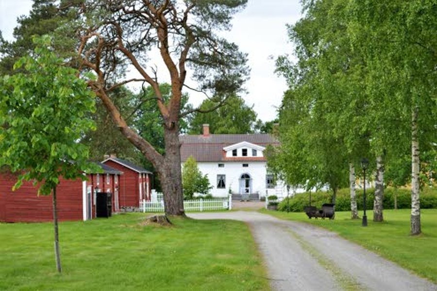 Kuddnäs oli Topeliuksen perheen omistuksessa 1870-luvulle asti. Museoksi se muutettiin 1930-luvulla. Talon historia yltää aina 1600-luvulle.
