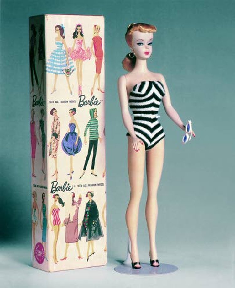 Barbie Millicent Roberts, maailman ensimmäinen Barbie vuodelta 1959 on myös mukana Kansallismuseon näyttelyssä.