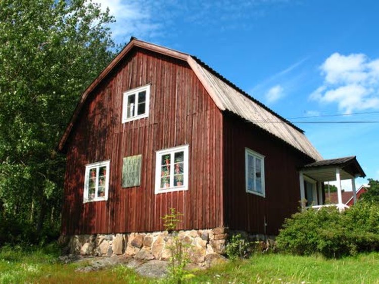 Aleksis Kivi rakasti syntymäkotiaan Nurmijärven Palojoen kylässä. Syntymäkoti on toiminut museona vuodesta 1951 lähtien.