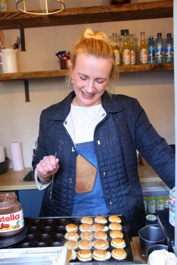 Edith Mihkelson maistoi minipannukakkuja ensimmäisen kerran Hollannissa seitsemän vuotta sitten. Siitä lähti oman liikeidean kypsyttely.