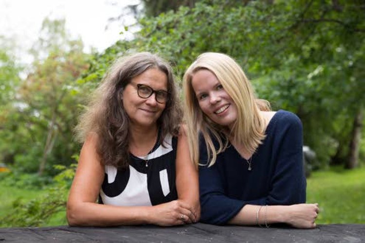Homeopatian kouluttajat Päivi Mustajärvi ja Alisa Kuukasjärvi – äiti ja tytär – korostavat, että maksan kunto vaikuttaa myös mielialaan.