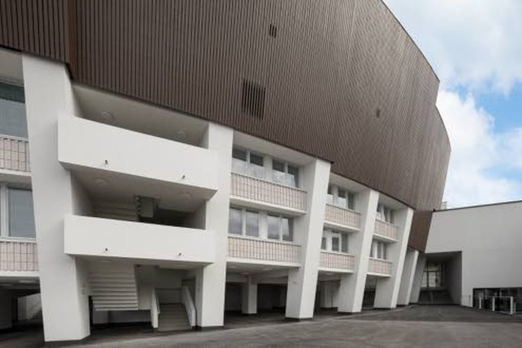Olympiastadionin Ulkoverhousmateriaalina Siparila käytti suomalaista PEFC-sertifioitua, hienosahapintaista kuusilautaa. Ulkoverhottua seinäpinta-alaa on 9000 neliötä.