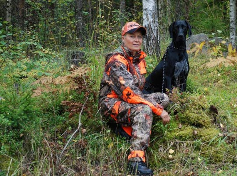 Satu Mäkelä-Nummelalla on metsästyskortti ja perheessä kolme lintukoiraa. Kilpaurheilulta ja työltä hän ei ehdi enää metsälle. Nuoria hän kannustaa metsästysharrastuksen pariin.