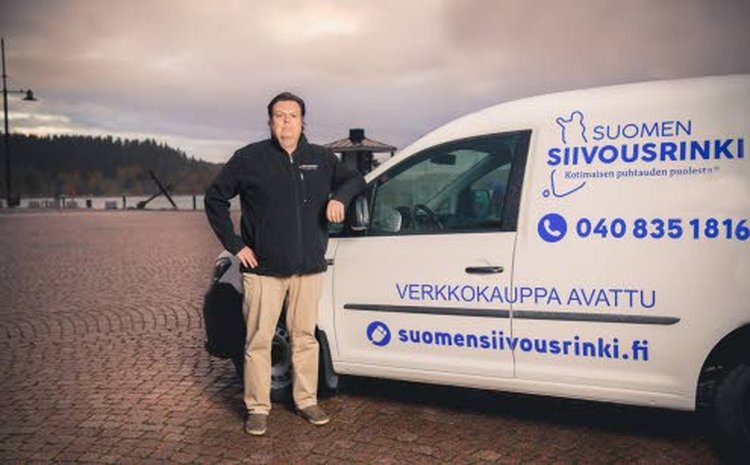 KauppaSuomi-lehden Yrittäjä aamukahvilla -juttusarjassa kohtaamme yrittäjiä vähän kevyemmissä tunnelmissa kuin arjen aherruksessa. Tällä kertaa KauppaSuomen mediavastaava Risto Isohanni tapasi Suomen Siivousrinki Oy:n yrittäjän Niko Liukkosen, joka tekee työtä puhtauden puolesta Lahdessa.